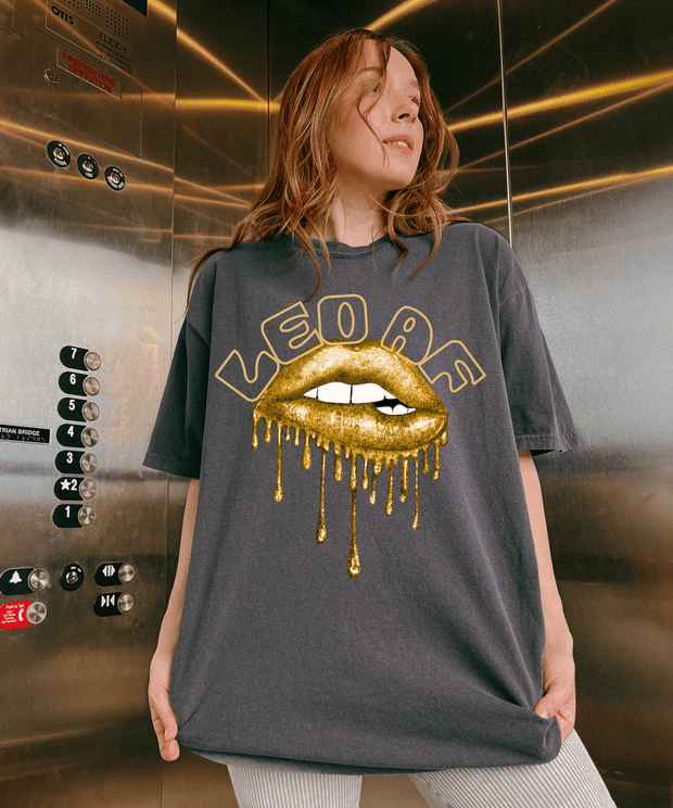 Leo AF Dripping Lips Comfort Colors Tee – Gold Bold Zodiac Energy